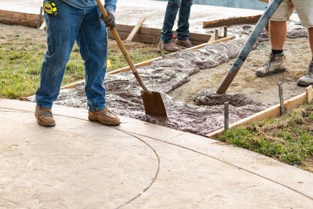 Best Concrete Sidewalk Installation  in Hartshorne, OK